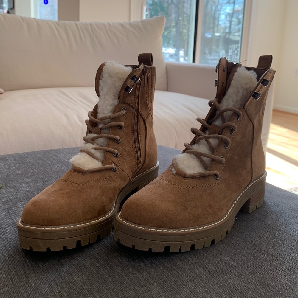 Universal Thread Sherpa Boots. Worn once. No stains or issues.